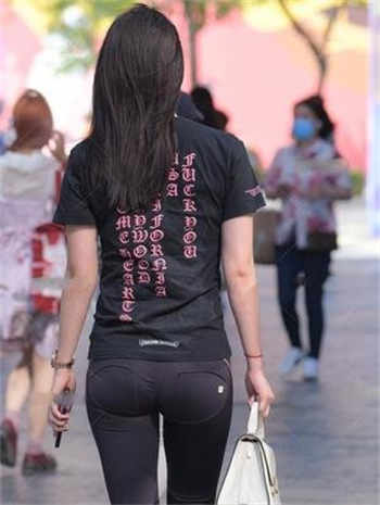 小学生早恋接吻视频