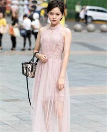 女女一起差差差免费观看