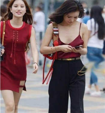 老板叫女下属到办公室谈心