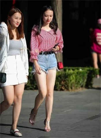 买房子可以睡女售楼员