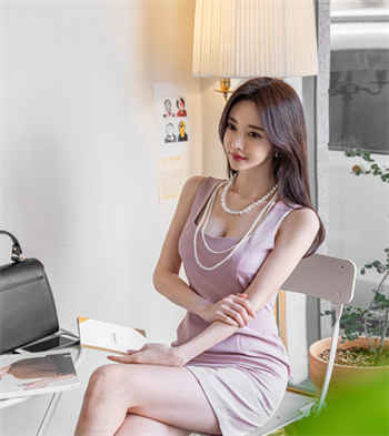 妻子上班只穿裙子