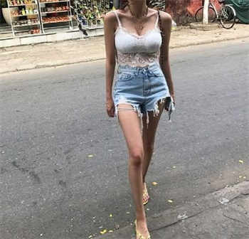 韩国2个女的开理发店