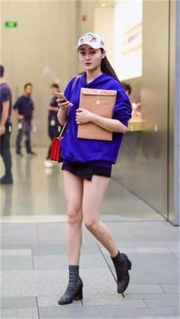 父母儿女在一起享天伦