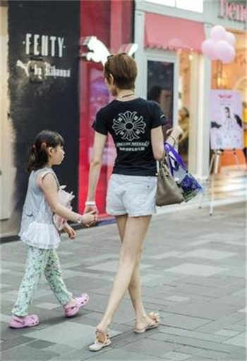 抖音女王鸽鸽哭的视频
